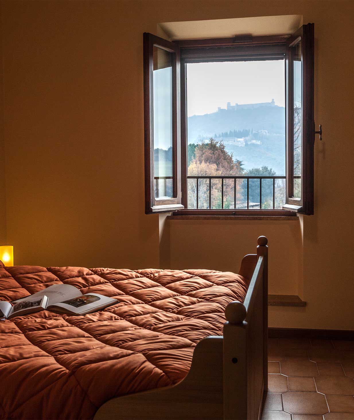 Vista sulla Rocca di Assisi dalla camera da letto - Casale Santa Margherita Casa vacanze Assisi 