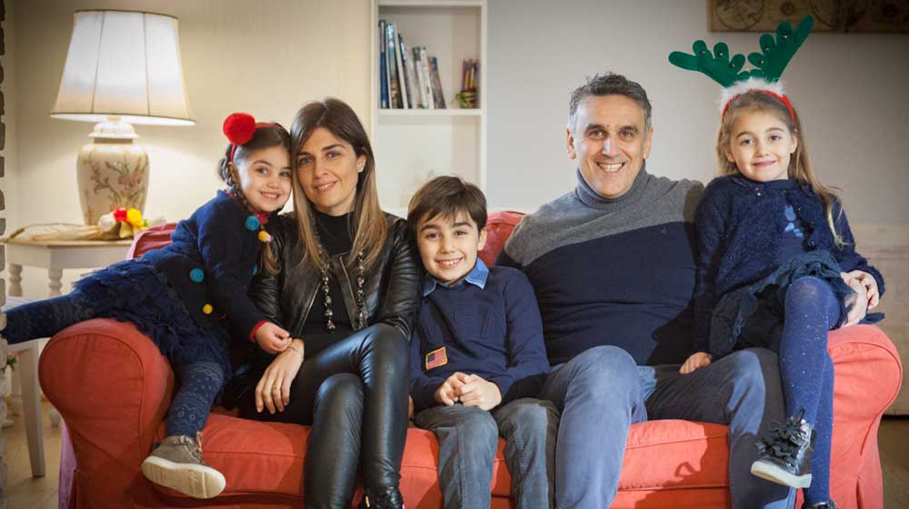 Roberto e Benedetta e i loro bambini sono gli host di Casale Santa Margherita ad Assisi (PG), Umbria, Italia